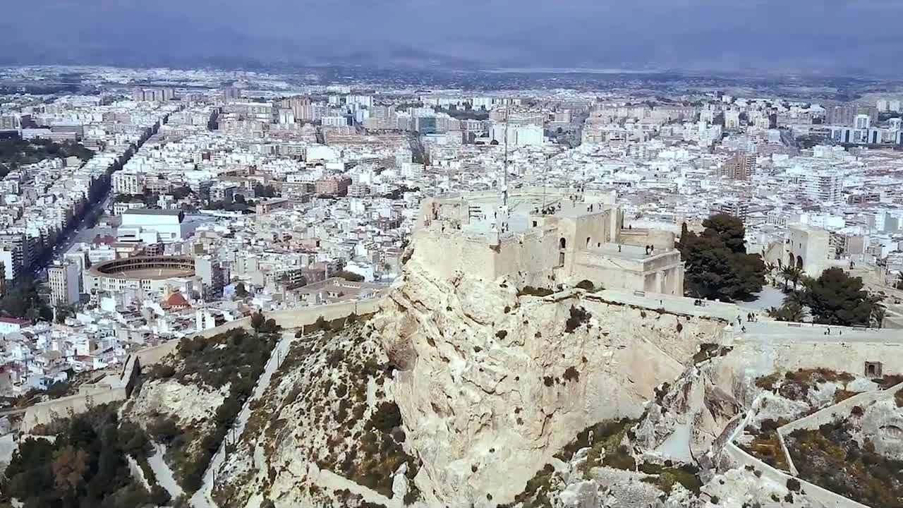 vista aérea de un paisaje urbano del castillo
