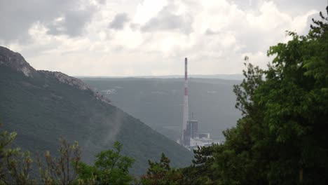 La-Central-Eléctrica-De-Plomin-Desde-La-Distancia