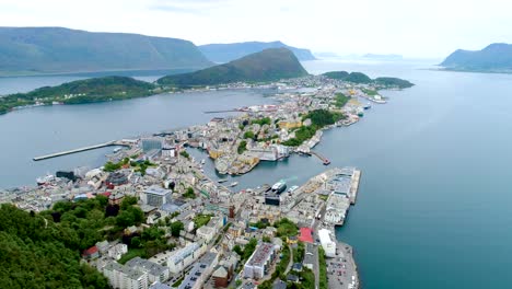 Imágenes-Aéreas-De-La-Ciudad-De-Alesund-Noruega