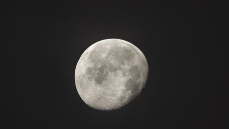 Dunkler-Nachtvollmond,-Der-Nachts-Mit-Wolken-Aufgeht