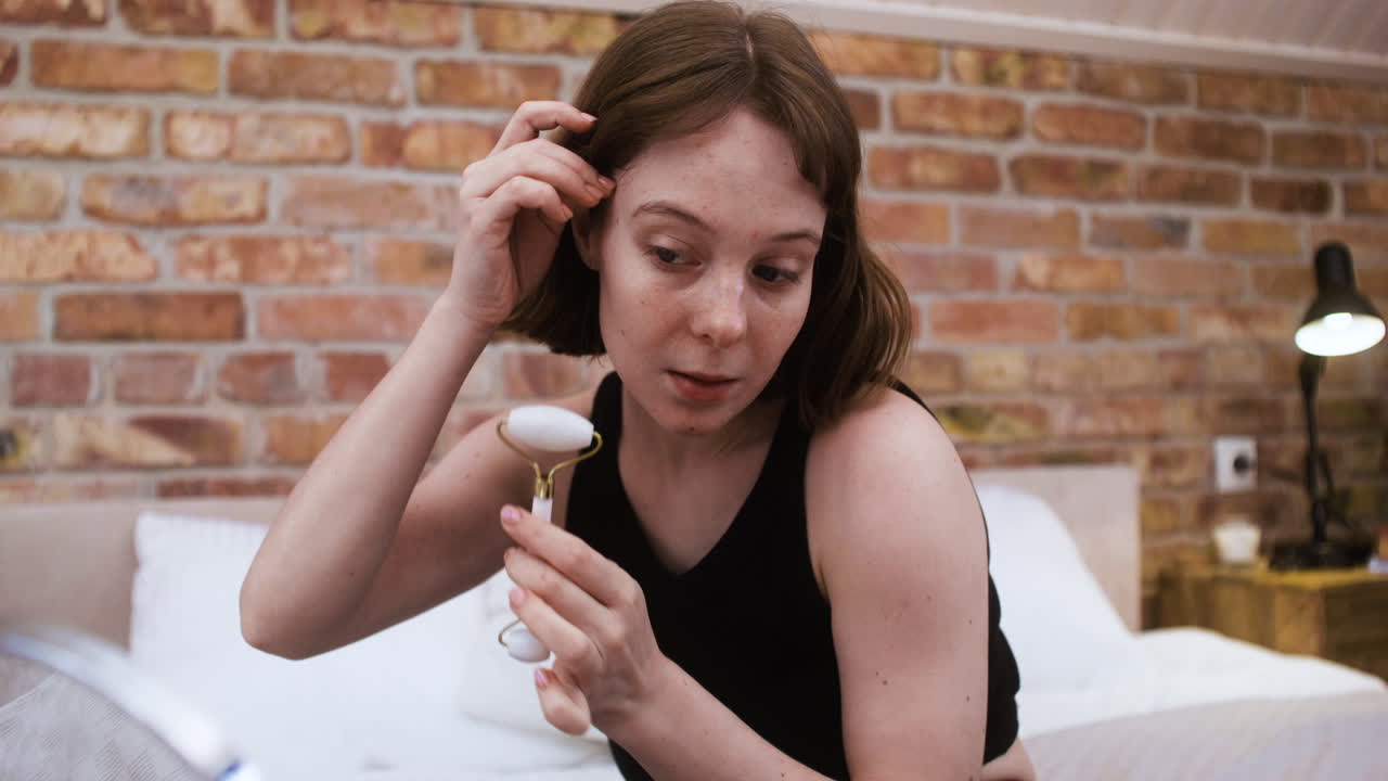 침실에 있는 여자