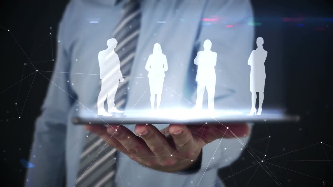 태블릿을 사용하여 홀로그램을 보는 사업가