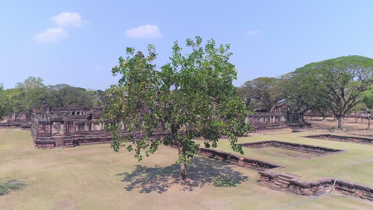 vista aérea de las antiguas ruinas de un templo en tailandia