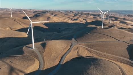 Altamout-Pass,-Kalifornien,-Sonnenaufgang,-Windmühlen,-Turbinen