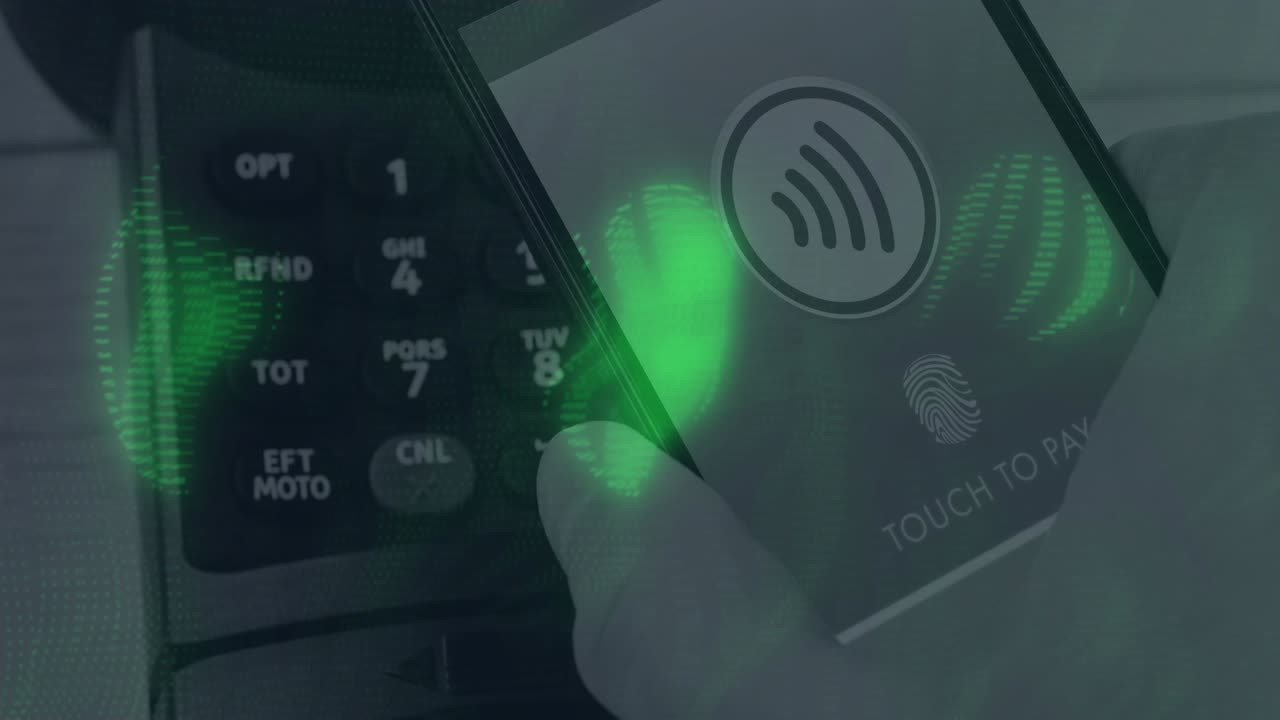 Yeşil veri akışı ile güvenli ödeme sağlarken bir elin terminal üzerindeki akıllı telefona yaklaşması