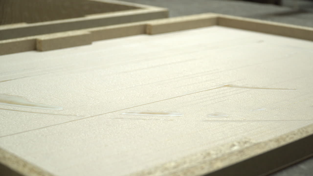 접착 가구 구성 요소에 가까이