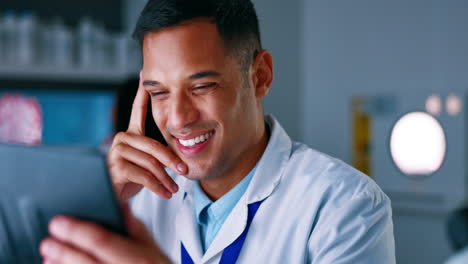 Ciencia,-Feliz-Y-Hombre-En-Laboratorio-Con-Tableta