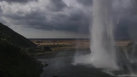 Island-Wasserfall-Seljalandsfoss-Luftdrohne-In-Zeitlupe-11.mp4