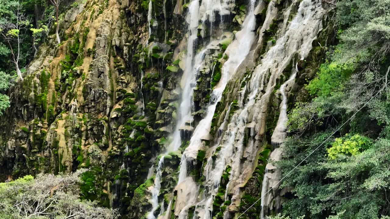 catarata de la gloria en el cañón de mezquital, estado de hidalgo, méxico