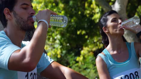 marathon athletes having water 4k