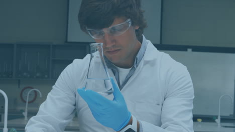 animación del procesamiento de datos científicos sobre un científico caucásico en el laboratorio