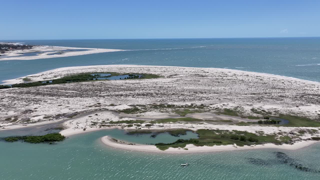 Villaggio di Barra Grande a Cajueiro Da Praia, Piaui, Brasile. Skyline sulla spiaggia. Paesaggio naturale. Vacanza estiva. Villaggio di Barra Grande a Cajueiro Da Praia, Piaui, Brasile. Scenario tropicale