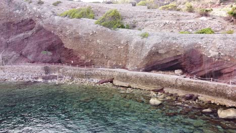 la playa de estellencs en la isla de mallorca