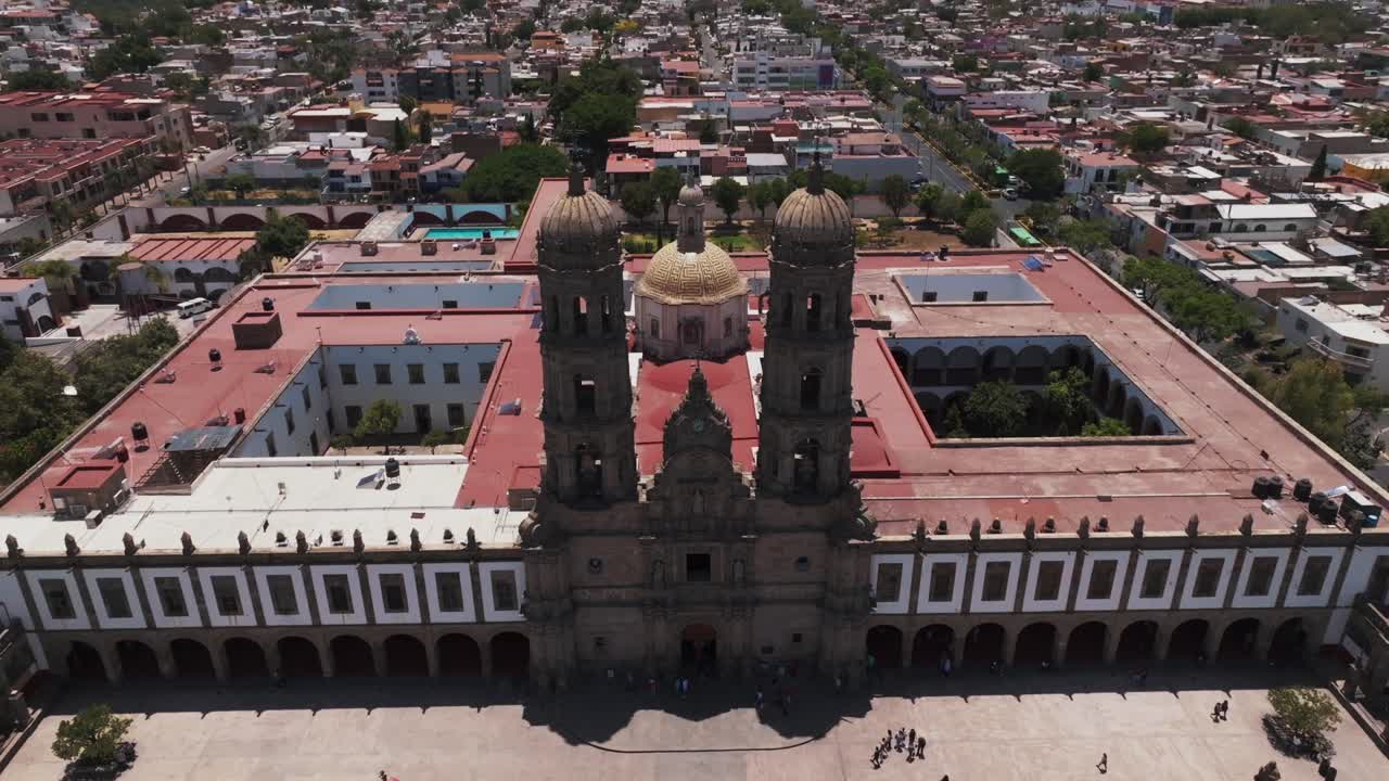 basílica católica medieval de nuestra señora de zapopan, guadalajara, méxico, avión no tripulado