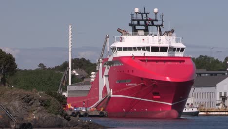 Pipeline-Ship-in-the-harbour-of-Stavanger,-Norway