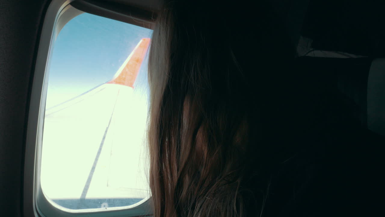 평면에서 조명기의 블라인드 열기