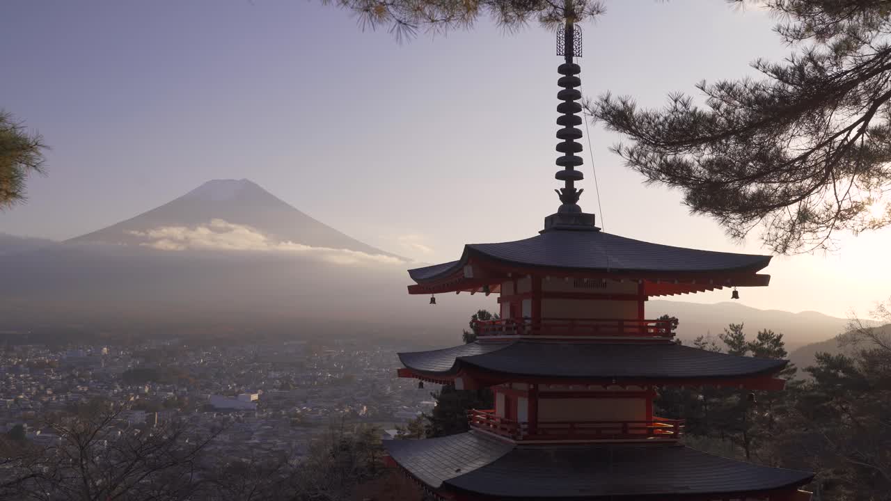 Smukt, roligt og afslappende landskab ved Fuji-bjerget og Chureito-pagoden