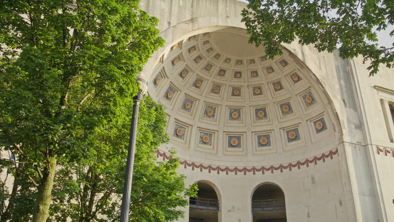 Ohio Stadyumu Rotundası, Soldan Sağa Kaydırılan Video ile Orta Çekim