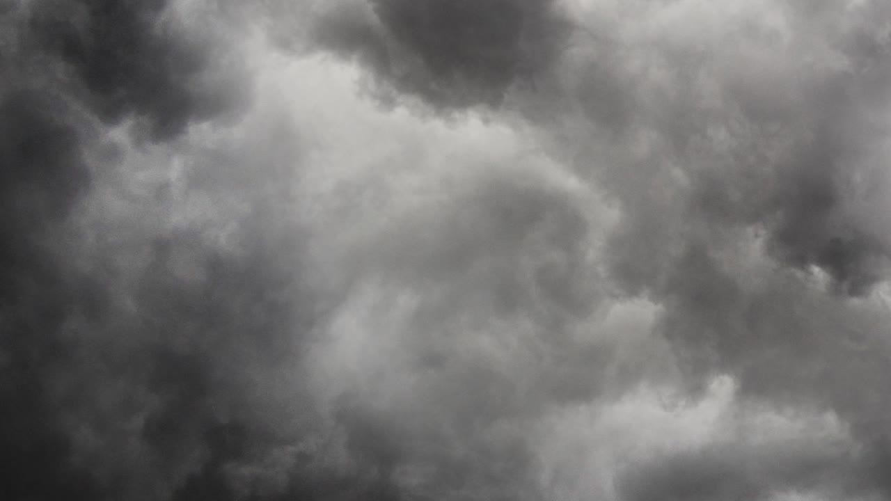 천둥 폭풍 동안의 날씨 변화에 대한 전망