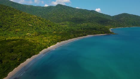 Playa-Tropical-De-La-Tribulación-Del-Cabo-En-La-Selva-Tropical-De-Daintree,-Australia