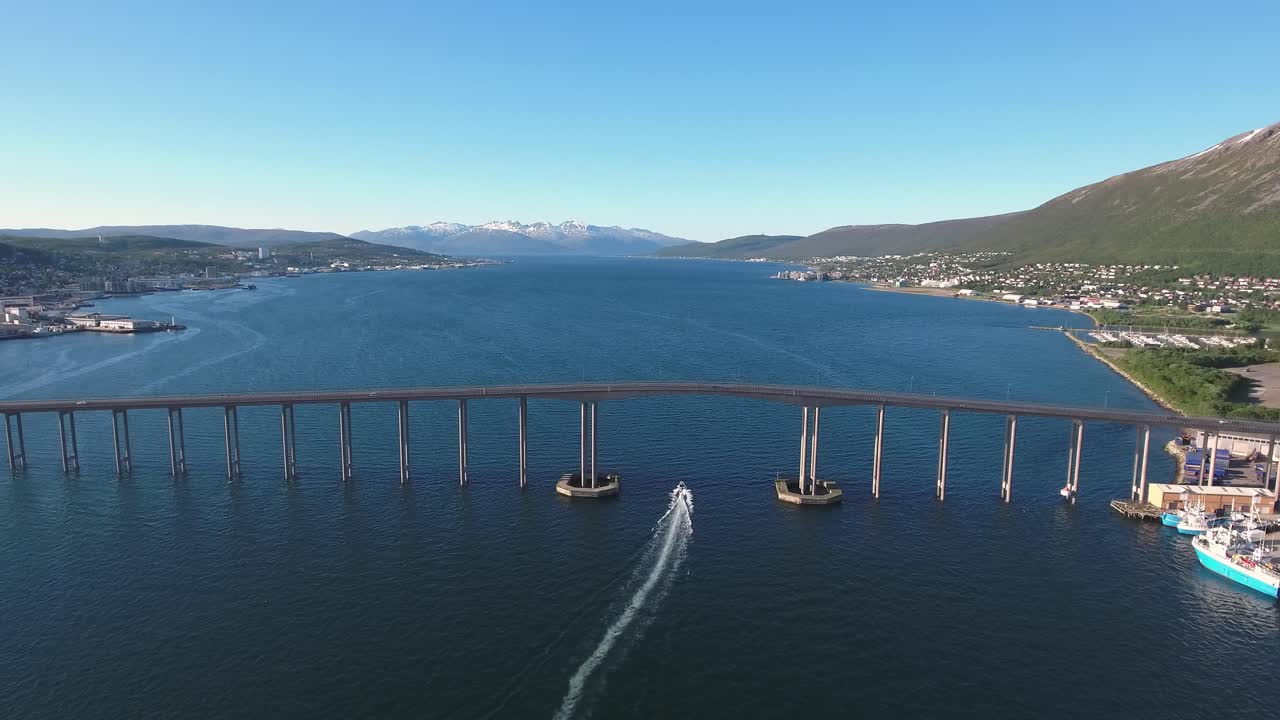 노르웨이의 트롬소 (tromso) 는 인구 5만 명이 넘는 세계에서 가장 북쪽에 있는 도시로 여겨진다.