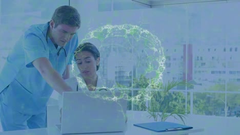animación de un modelo digital del cerebro humano sobre los médicos usando una computadora portátil