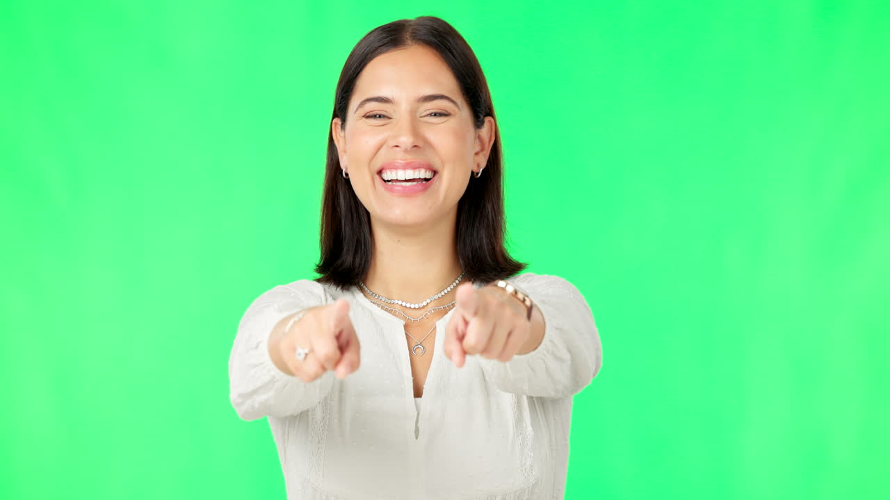cara, señalando a usted y la mujer con verde
