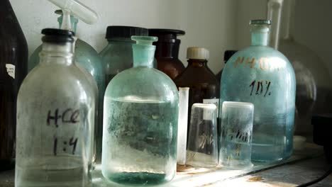 vidrio de laboratorio y productos químicos