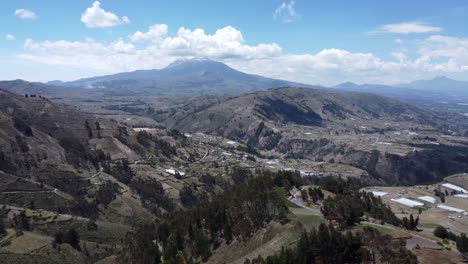 Experimente-Impresionantes-Imágenes-De-Drones-En-4k-Desde-Las-Montañas-De-Cochabamba