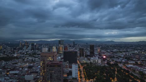 Lapso-De-Tiempo-De-La-Ciudad-De-México-En-La-Parte-Superior-De-La-Torre-Latinoamericana-Entrando-En-La-Noche