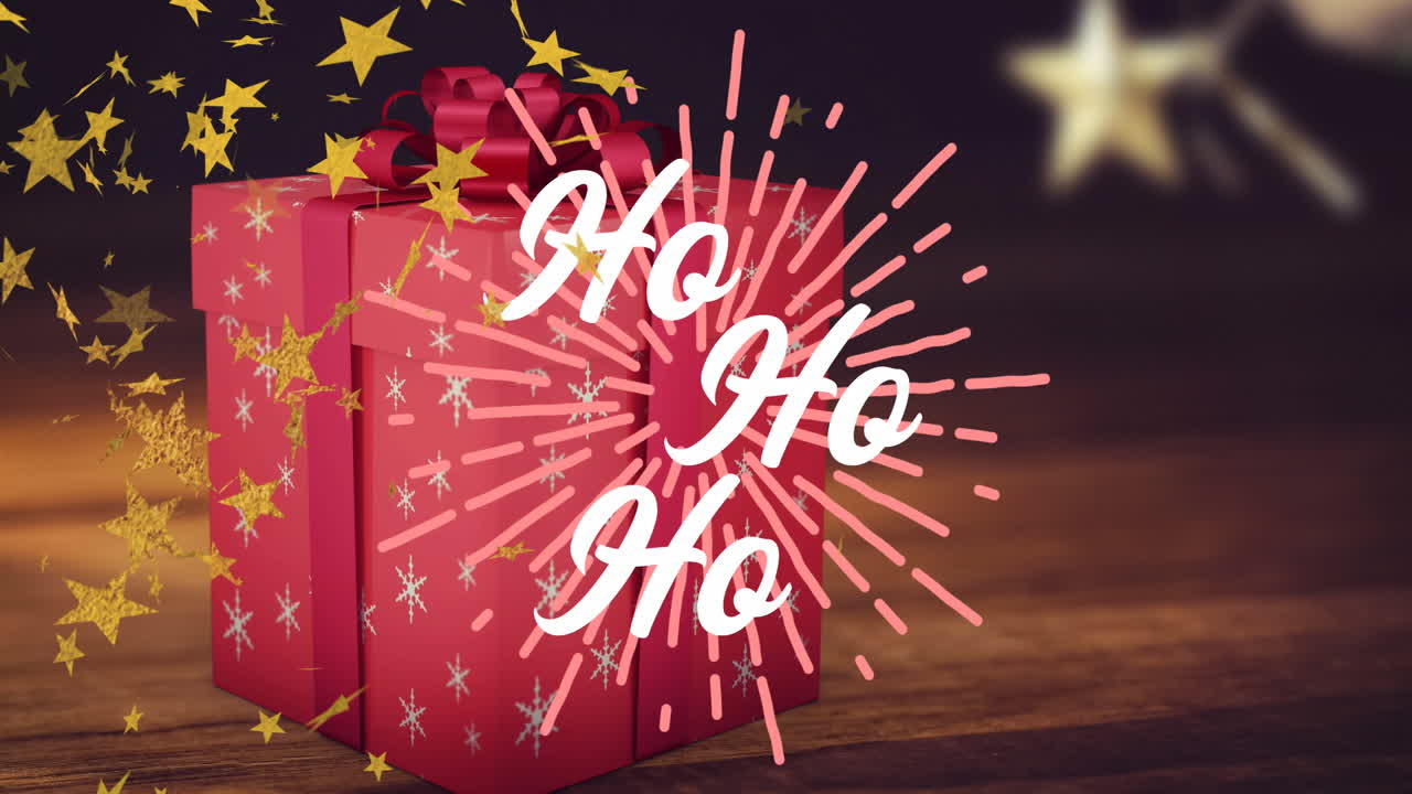 animación del texto ho ho ho en blanco, con estrellas doradas, sobre el regalo de navidad y las decoraciones