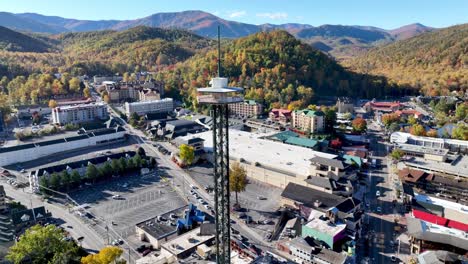 Gatlinburg-Space-Needle-Im-Herbst-In-Gatlinburg,-Tennessee-Antenne