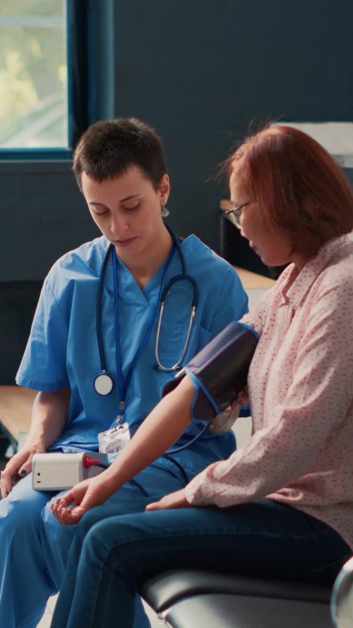 Vertical video: Medical staff helping asian patient to take off neck collar