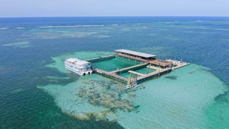 Parque-Acuático-Ocean-Adventures-En-Un-Idílico-Entorno-Caribeño,-Punta-Cana