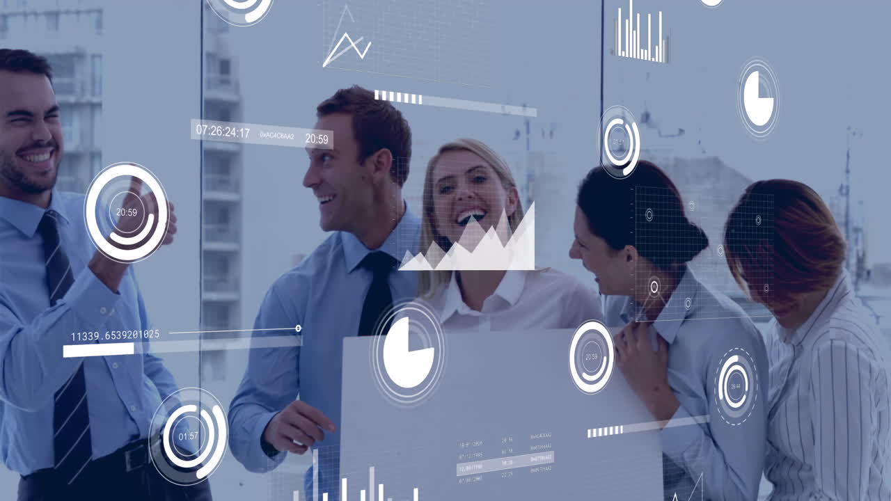 animación de múltiples gráficos, cargando círculos y barras, felices compañeros de trabajo diversos en la oficina