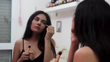 girl putting on some makeup