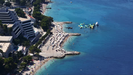 AERIAL-Hotels-and-beaches-in-the-Podgora-town-of-the-Makarska-riviera,-Croatia