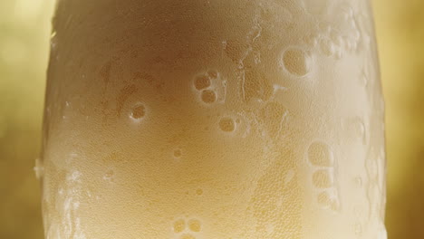 primer plano de la espuma de cerveza