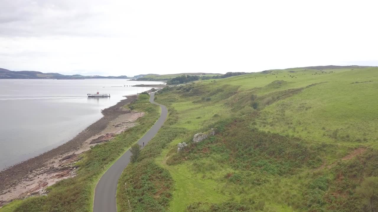 스코틀랜드 cumbrae 섬의 millport 해변에 보트 부두