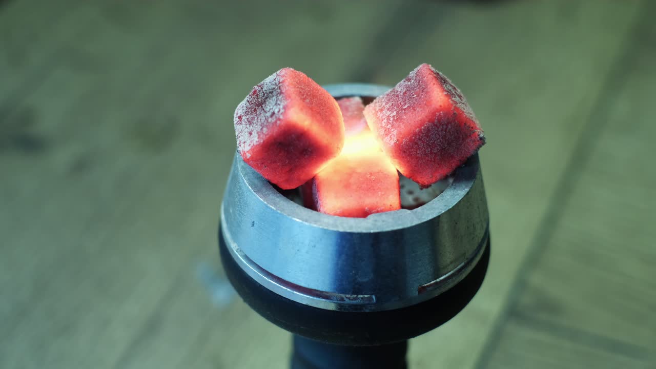 시샤 그 에 반이는 나무 석탄