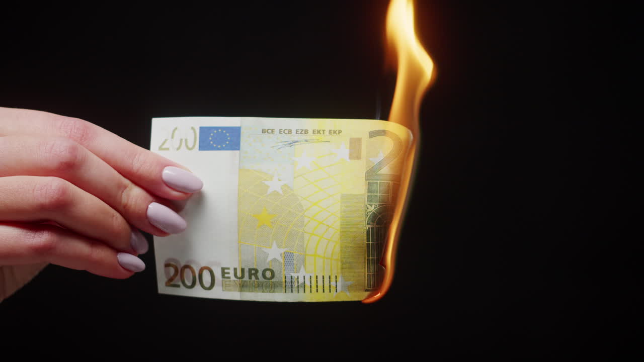 Burning 200 Euro Banknote