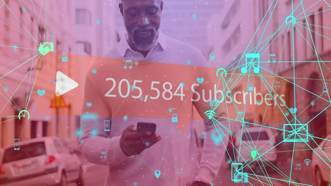 animación de redes con suscriptores texto y números con iconos digitales sobre el hombre usando teléfono inteligente