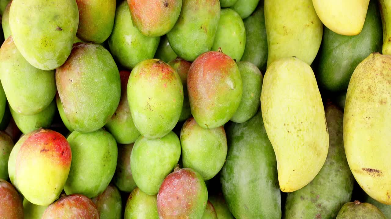 una pila de mangos