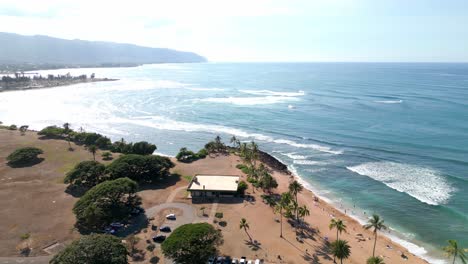 Meereswellen-Plätschern-Am-Strand-Auf-Der-Insel-Oahu-In-Hawaii,-USA