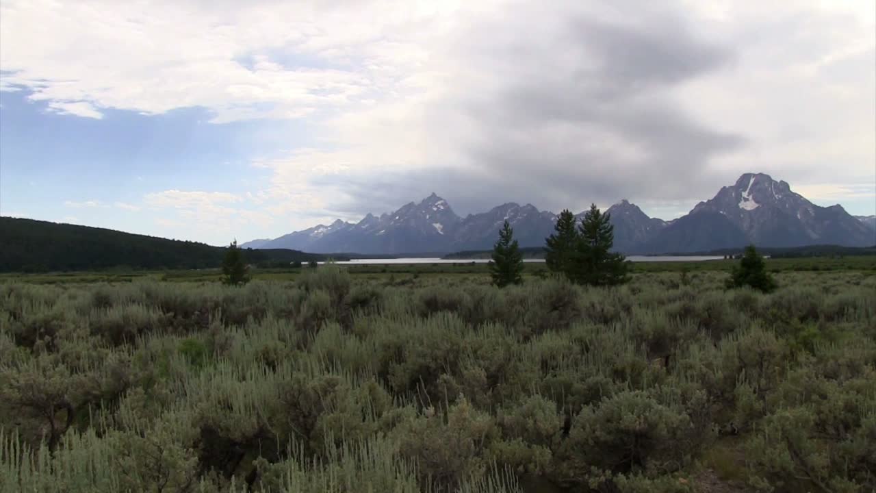 Langsamer Schwenk über das Grand-Teton-Gebirge