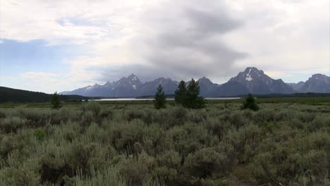 Langsamer-Schwenk-über-Die-Grand-Tetons-Bergkette