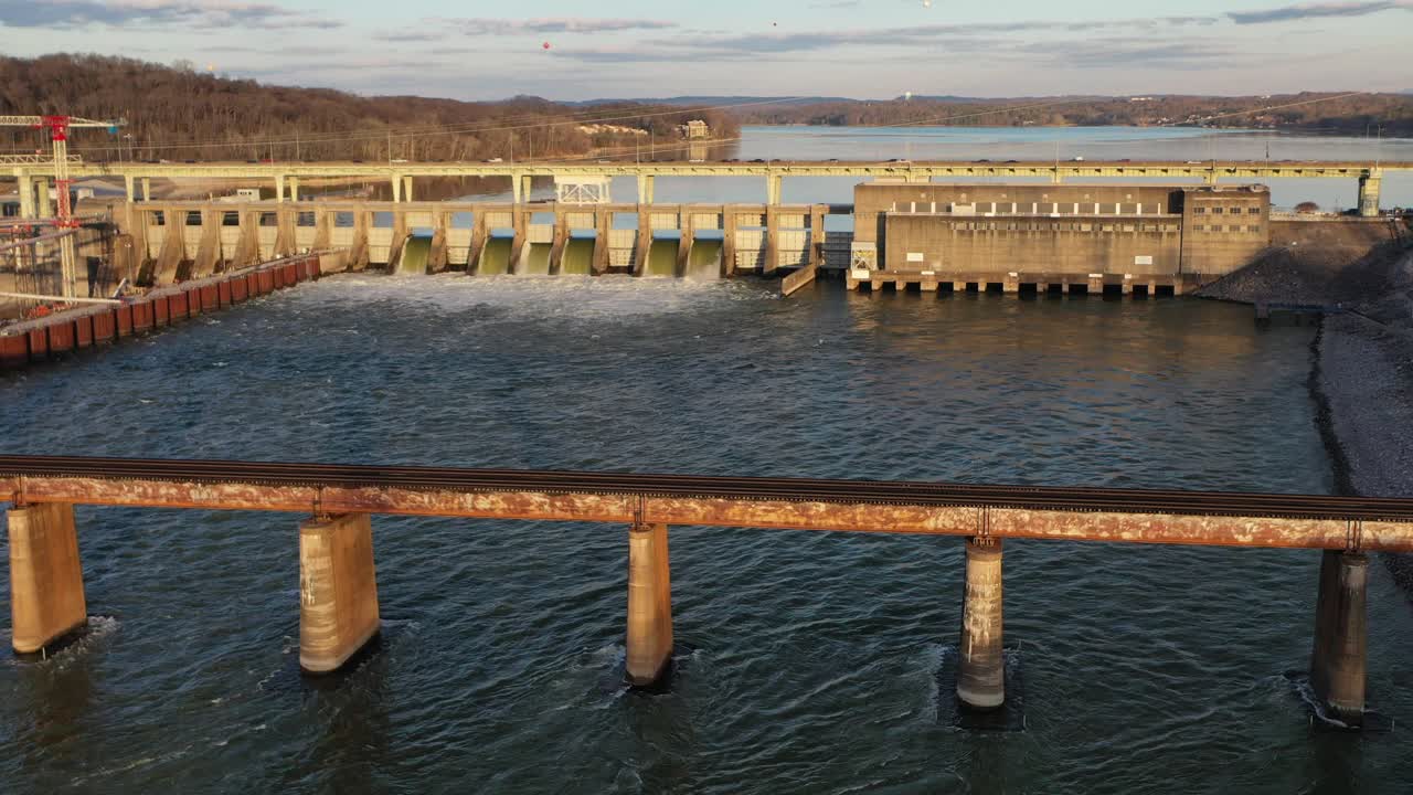 Stunning 4K drone footage of Chickamauga Dam, showcasing its structure, the Tennessee River, and scenic beauty. Perfect for infrastructure, travel, or history projects