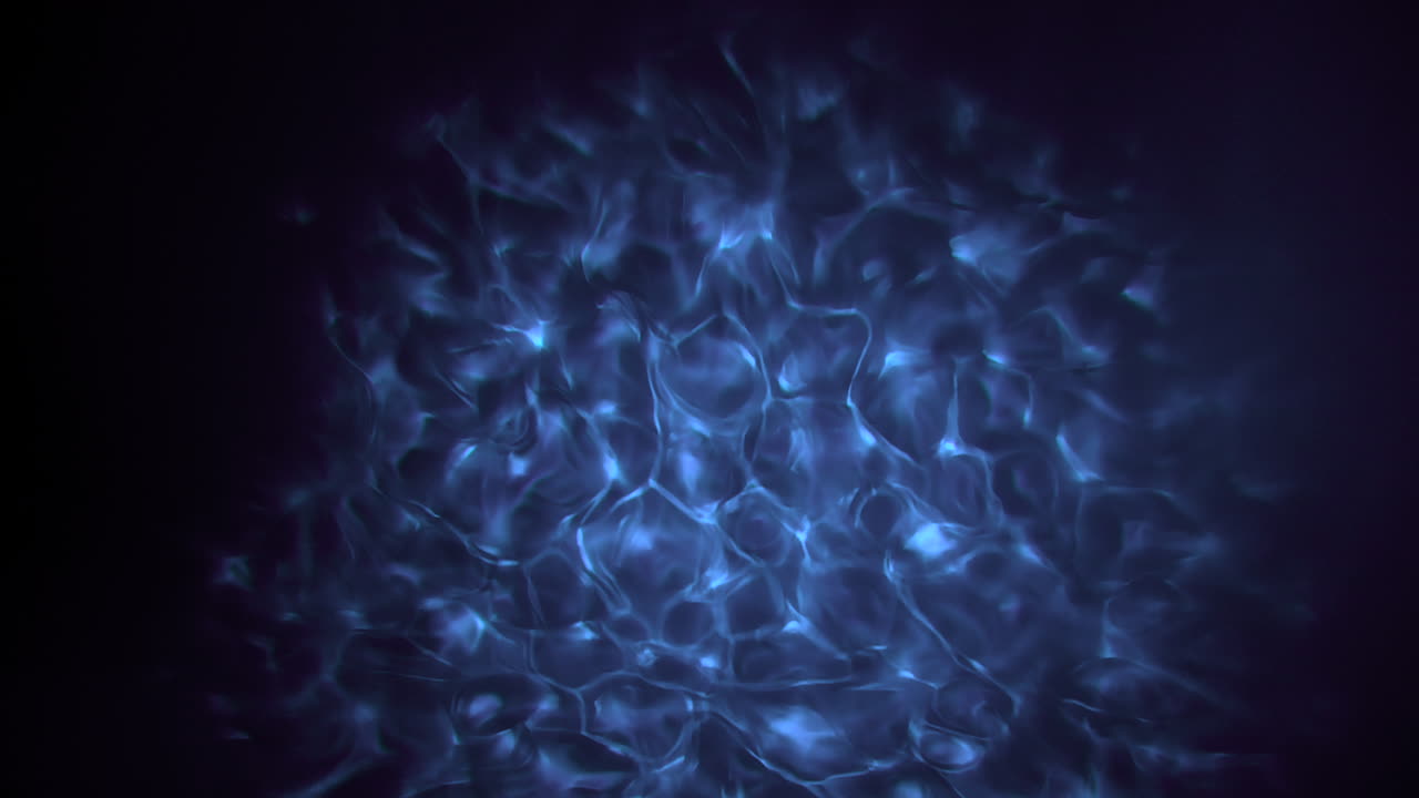 agua cáustico fondo oscuro y azul bajo el agua