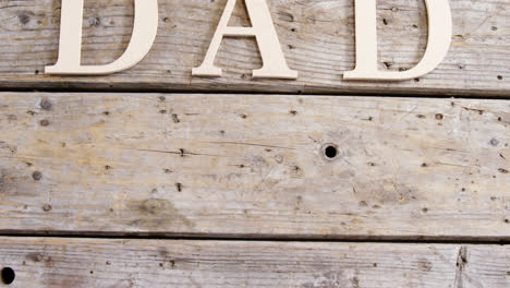 texto de papá en una tabla de madera