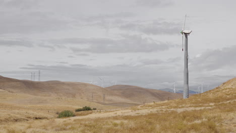 El-Molino-De-Viento-No-Gira-En-Una-Colina-Seca.